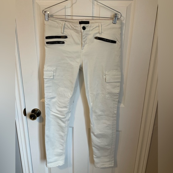 Sanctuary women’s size 29 cream cargo crop pants with black zippers accents. - Picture 1 of 8